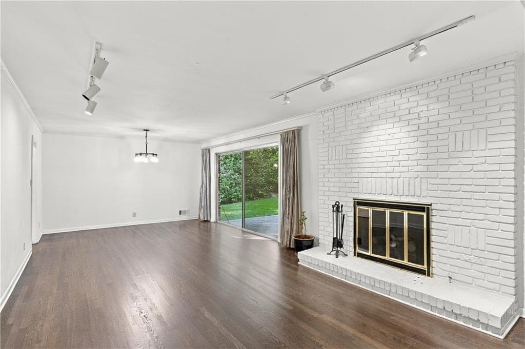 3 bedroom, 2 bathroom, 2,114 sq ft single family residence for sale at 955 Vistavia Circle, Decatur, GA 30033 — photo 3
