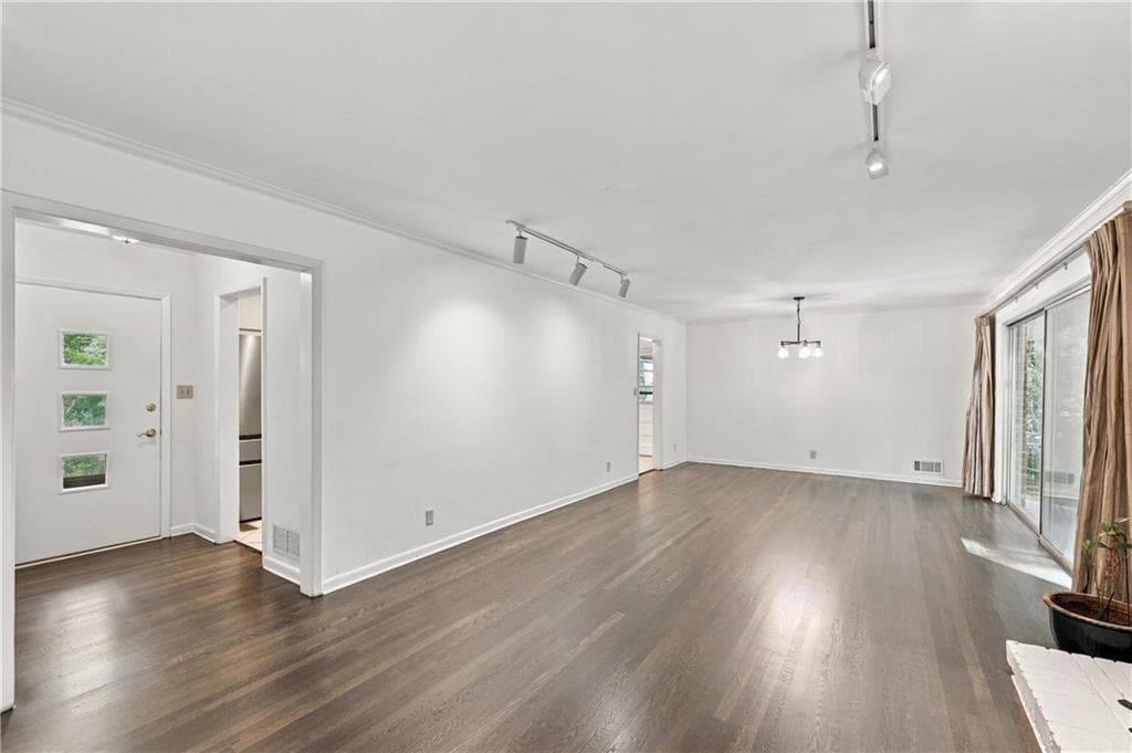 3 bedroom, 2 bathroom, 2,114 sq ft single family residence for sale at 955 Vistavia Circle, Decatur, GA 30033 — photo 4