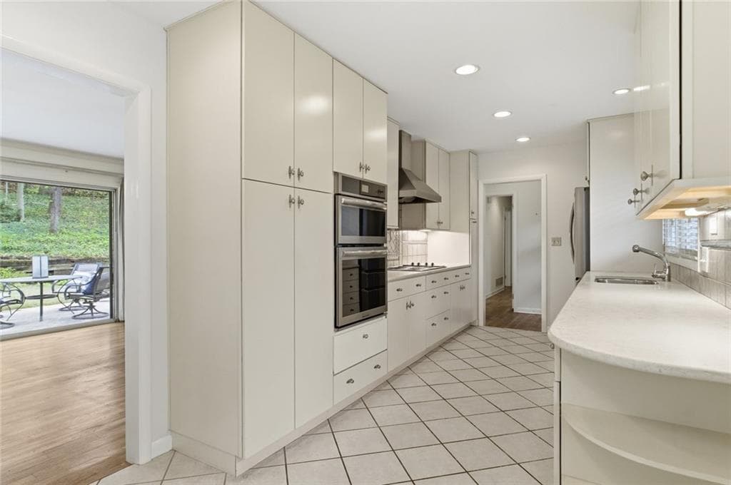 3 bedroom, 2 bathroom, 2,114 sq ft single family residence for sale at 955 Vistavia Circle, Decatur, GA 30033 — photo 5