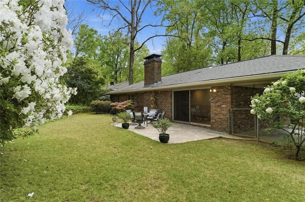 3 bedroom, 2 bathroom, 2,114 sq ft single family residence for sale at 955 Vistavia Circle, Decatur, GA 30033 — photo 8