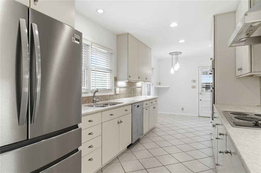 3 bedroom, 2 bathroom, 2,114 sq ft single family residence for sale at 955 Vistavia Circle, Decatur, GA 30033 — photo 10