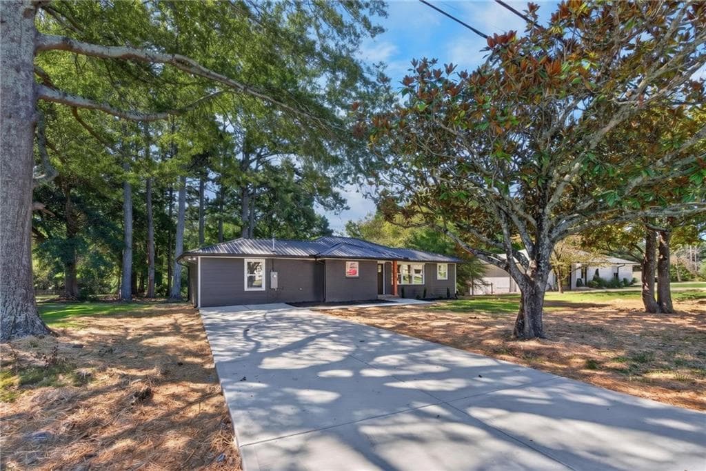 3 bedroom, 2 bathroom, 1,312 sq ft single family residence for sale at 410 Old Stone Road, Villa Rica, GA 30180 — photo 2