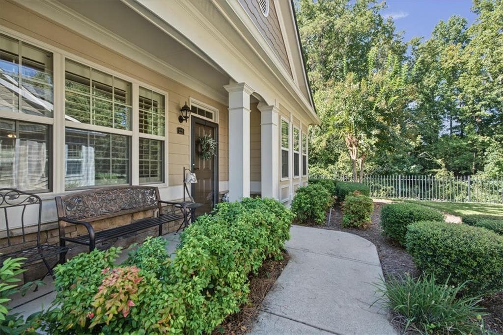 3 bedroom, 3 bathroom, 2,355 sq ft condominium for sale at 222 Orchards Circle, Woodstock, GA 30188 — photo 3