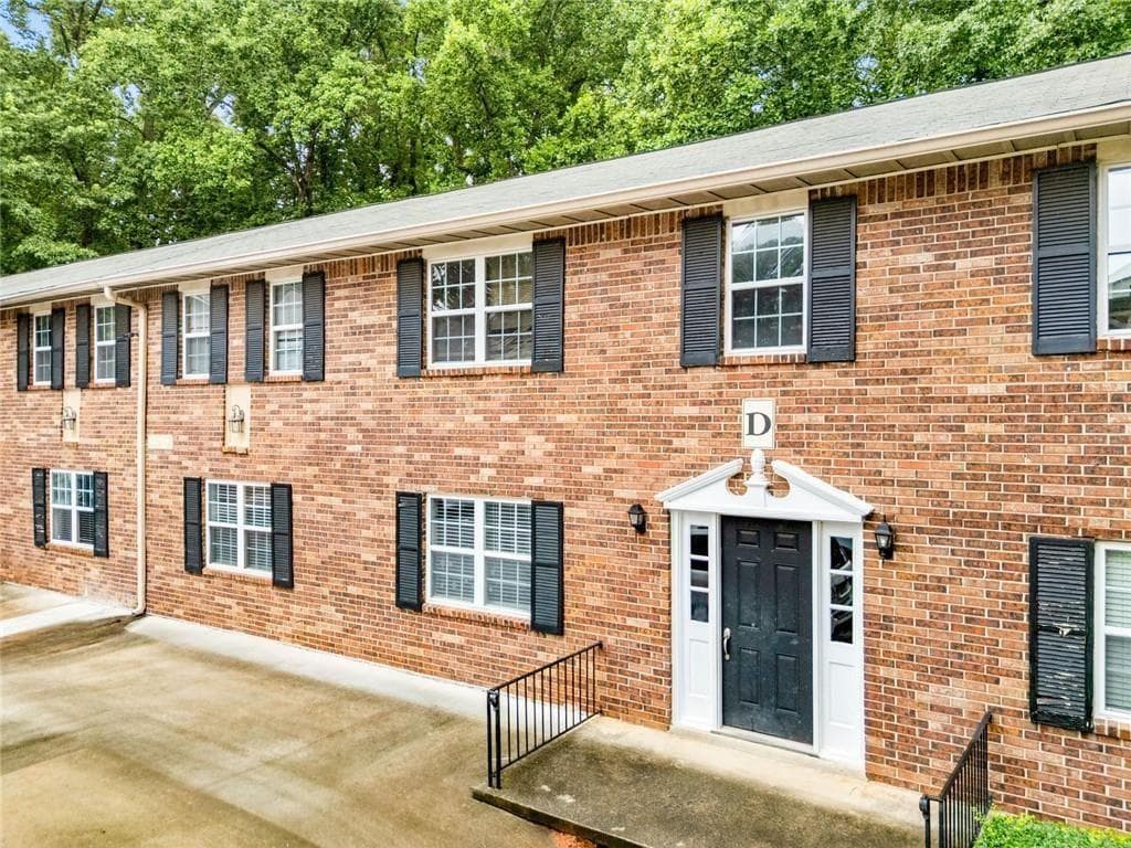 2 bedroom, 1 bathroom, 957 sq ft condominium for sale at 3665 Chestnut Drive D3, Atlanta, GA 30340 — photo 5