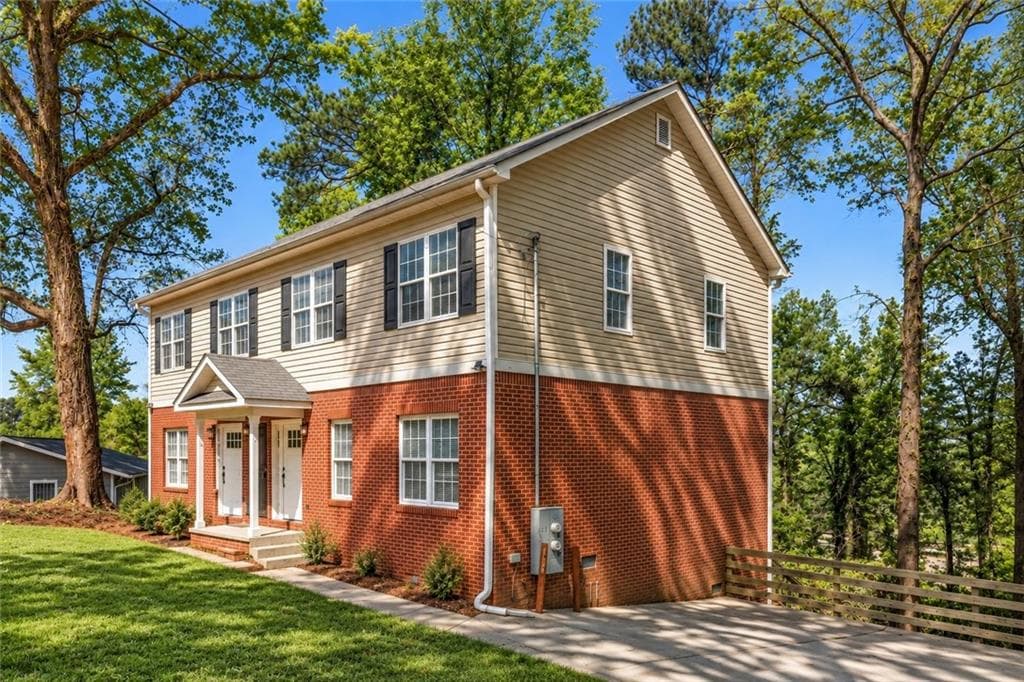 4 bedroom, 3 bathroom, 2,760 sq ft townhouse for rent at 2351 Perry Boulevard B, Atlanta, GA 30318 for $3,100 a month — photo 2