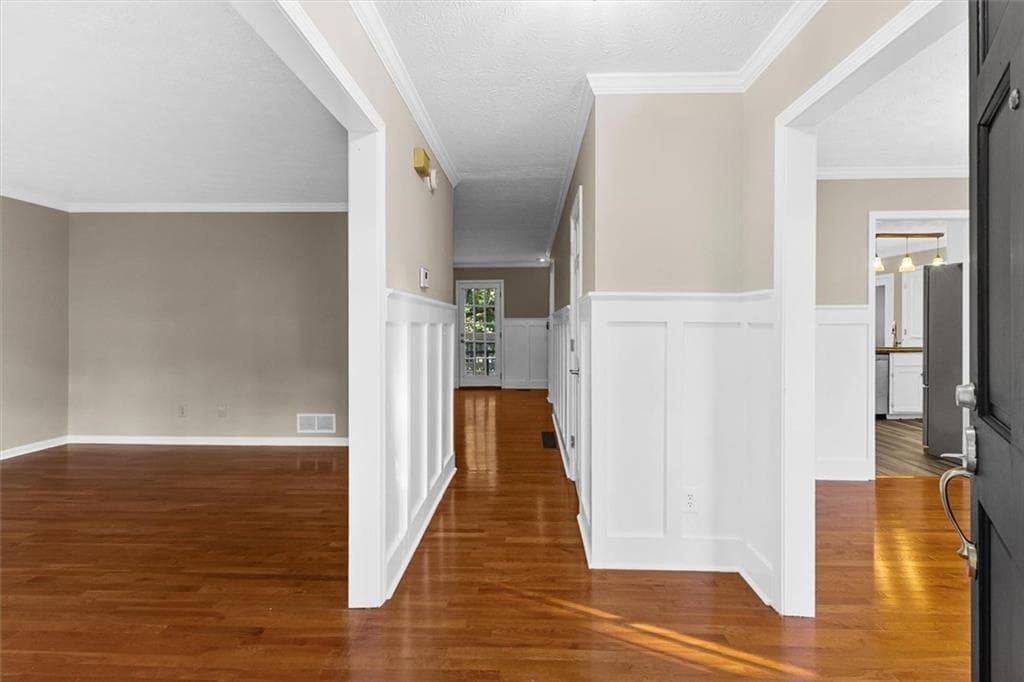 5 bedroom, 4 bathroom, 4,852 sq ft single family residence for sale at 2092 Plantation Road, Lawrenceville, GA 30044 — photo 5