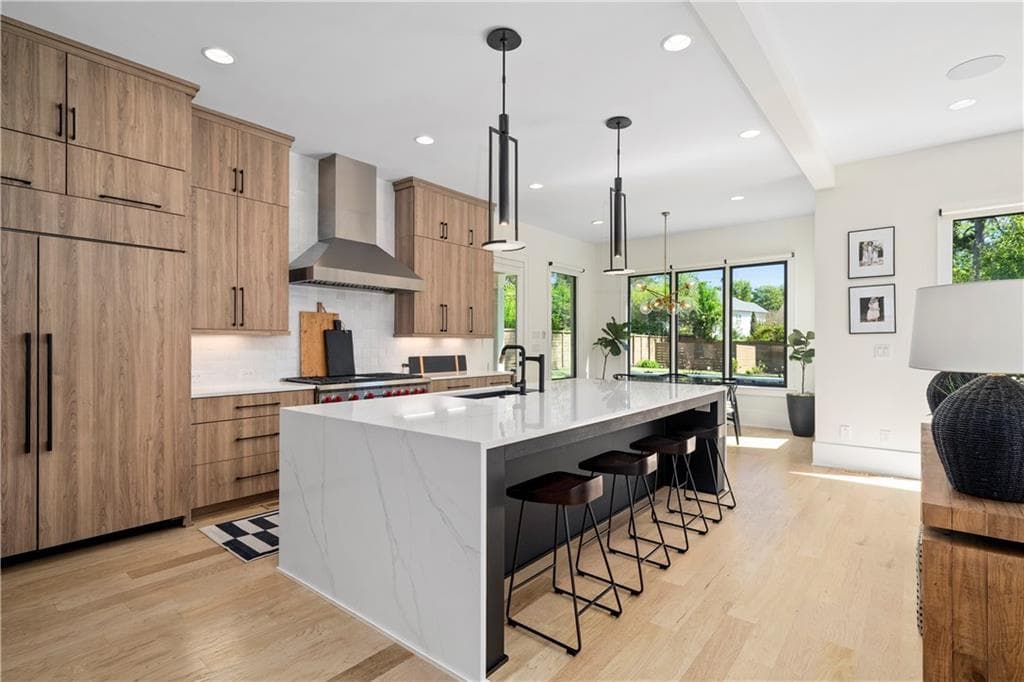 6 bedroom, 7 bathroom, 7,783 sq ft single family residence for sale at 2811 N Thompson Road, Atlanta, GA 30319 — photo 2