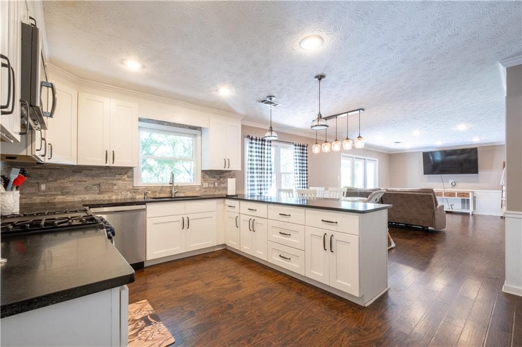 3 bedroom, 2 bathroom, 2,054 sq ft single family residence for sale at 166 Azalea Farms Road, Social Circle, GA 30025 — photo 2