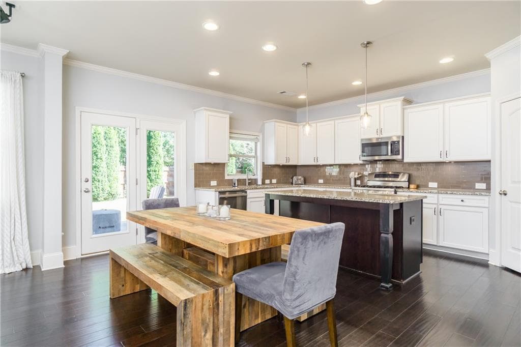 4 bedroom, 3 bathroom, 2,974 sq ft single family residence for sale at 3840 Corbell Court, Cumming, GA 30040 — photo 6