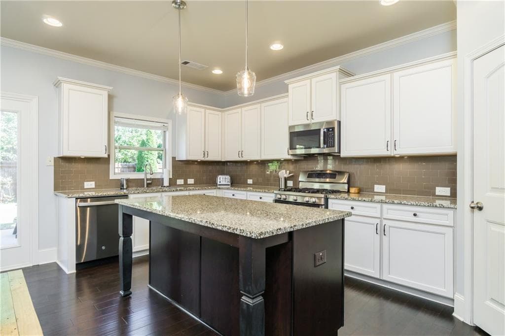 4 bedroom, 3 bathroom, 2,974 sq ft single family residence for sale at 3840 Corbell Court, Cumming, GA 30040 — photo 7