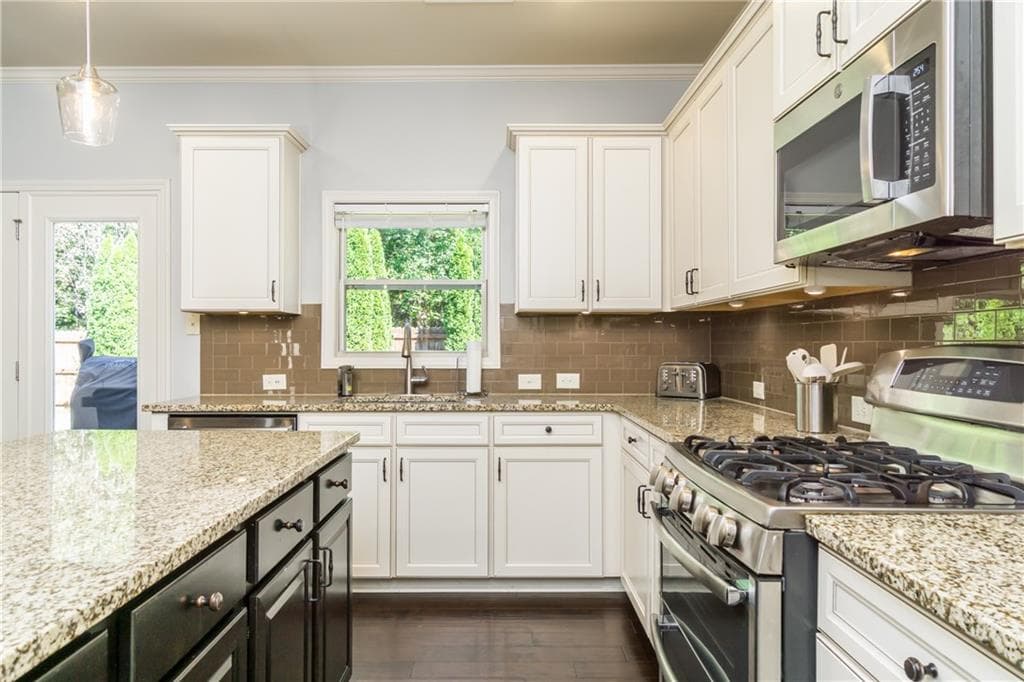 4 bedroom, 3 bathroom, 2,974 sq ft single family residence for sale at 3840 Corbell Court, Cumming, GA 30040 — photo 8