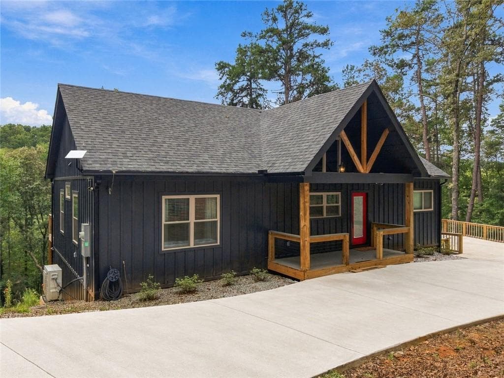 3 bedroom, 2 bathroom, 2,800 sq ft single family residence for sale at 212 Slick Hickory Way, Demorest, GA 30535 — photo 2