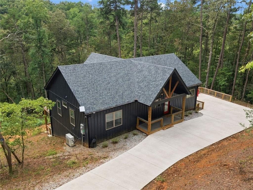 3 bedroom, 2 bathroom, 2,800 sq ft single family residence for sale at 212 Slick Hickory Way, Demorest, GA 30535 — photo 3