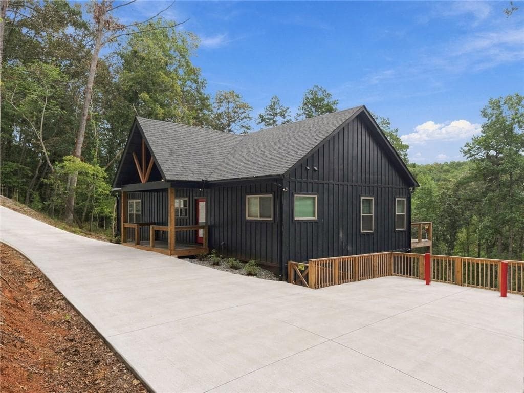 3 bedroom, 2 bathroom, 2,800 sq ft single family residence for sale at 212 Slick Hickory Way, Demorest, GA 30535 — photo 4