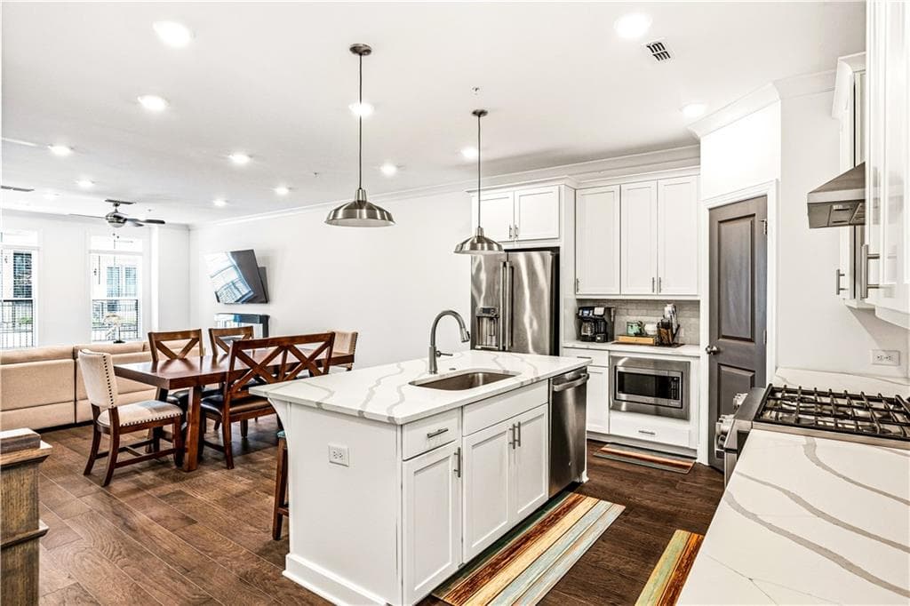 3 bedroom, 4 bathroom, 1,900 sq ft townhouse for sale at 407 Olmstead Way, Alpharetta, GA 30022 — photo 3