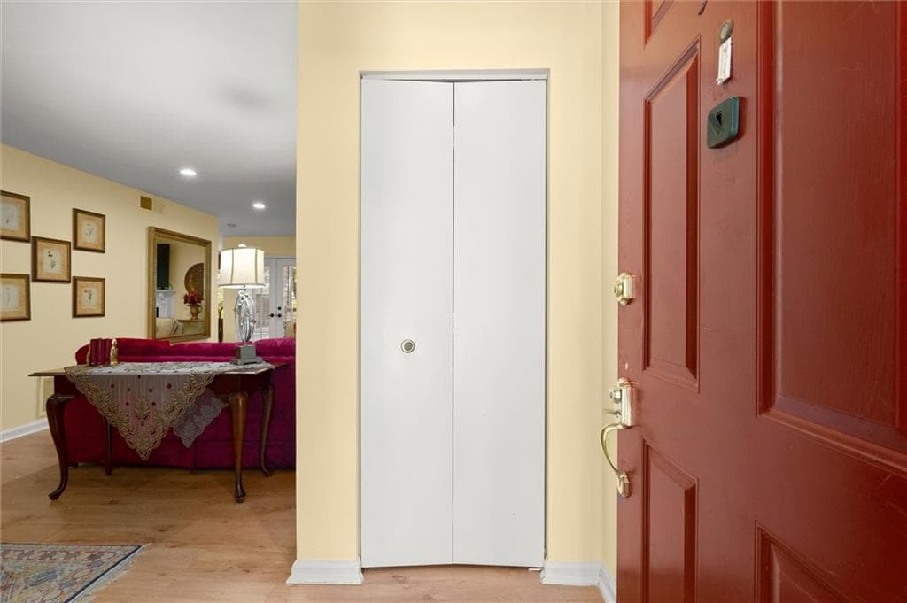 2 bedroom, 2 bathroom, 1,384 sq ft condominium for sale at 3062 Westwood Way, Alpharetta, GA 30004 — photo 2