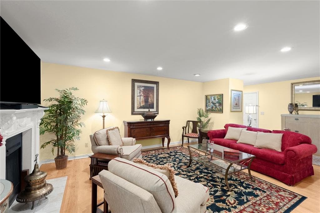 2 bedroom, 2 bathroom, 1,384 sq ft condominium for sale at 3062 Westwood Way, Alpharetta, GA 30004 — photo 4