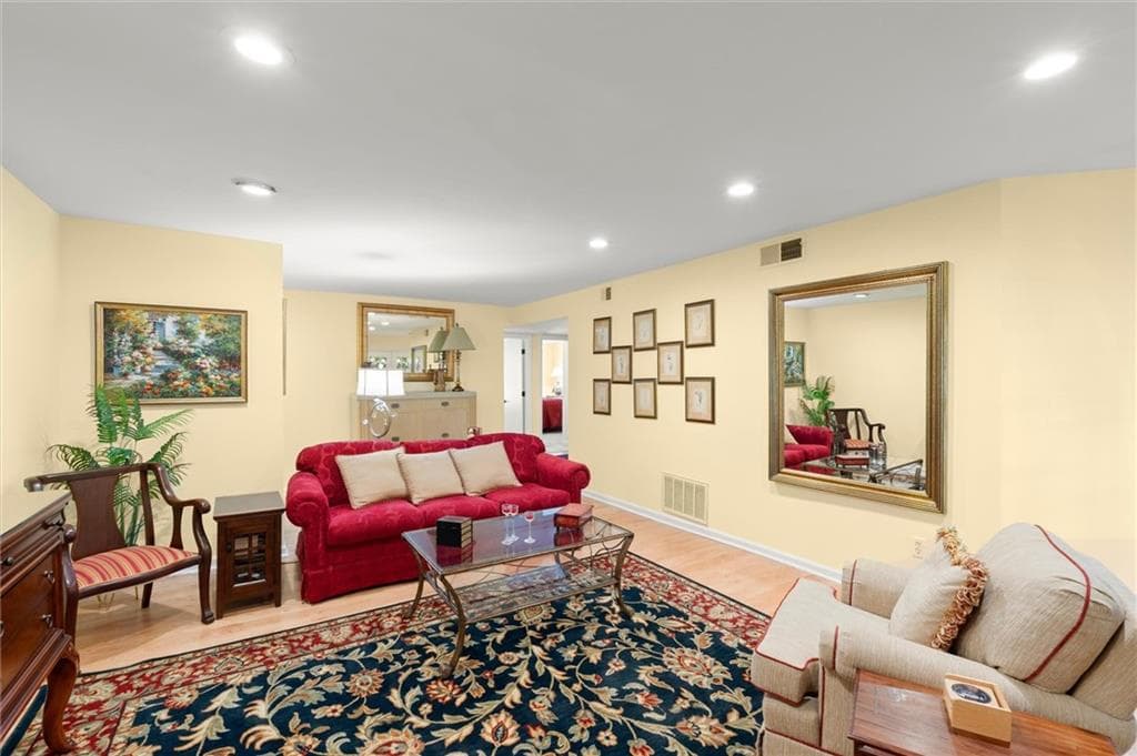 2 bedroom, 2 bathroom, 1,384 sq ft condominium for sale at 3062 Westwood Way, Alpharetta, GA 30004 — photo 5