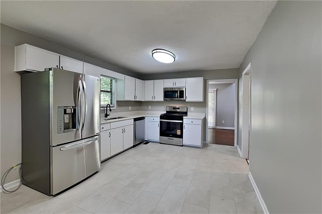 4 bedroom, 4 bathroom, 1,918 sq ft single family residence for rent at 340 Farm Path, Roswell, GA 30075 for $3,025 a month — photo 3