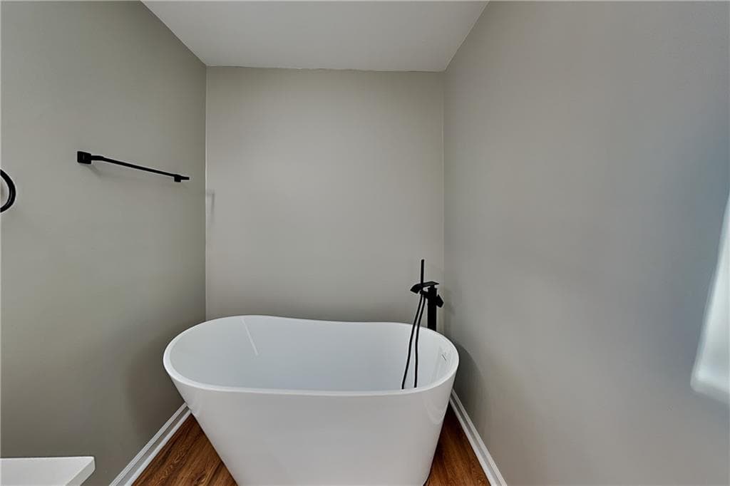 4 bedroom, 4 bathroom, 1,918 sq ft single family residence for rent at 340 Farm Path, Roswell, GA 30075 for $3,025 a month — photo 8