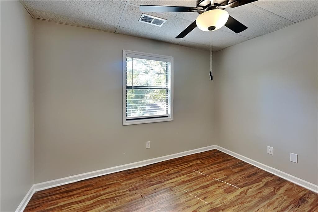 4 bedroom, 4 bathroom, 1,918 sq ft single family residence for rent at 340 Farm Path, Roswell, GA 30075 for $3,025 a month — photo 9