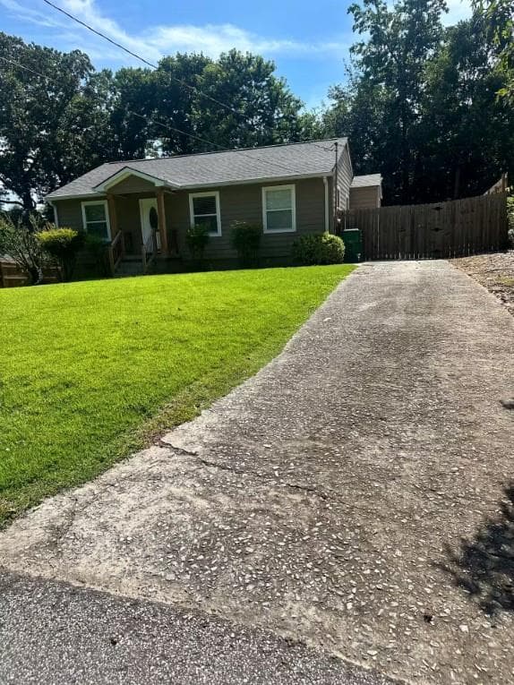 3 bedroom, 1 bathroom, 1,104 sq ft single family residence for sale at 107 Dogwood Drive, Marietta, GA 30068 — photo 3