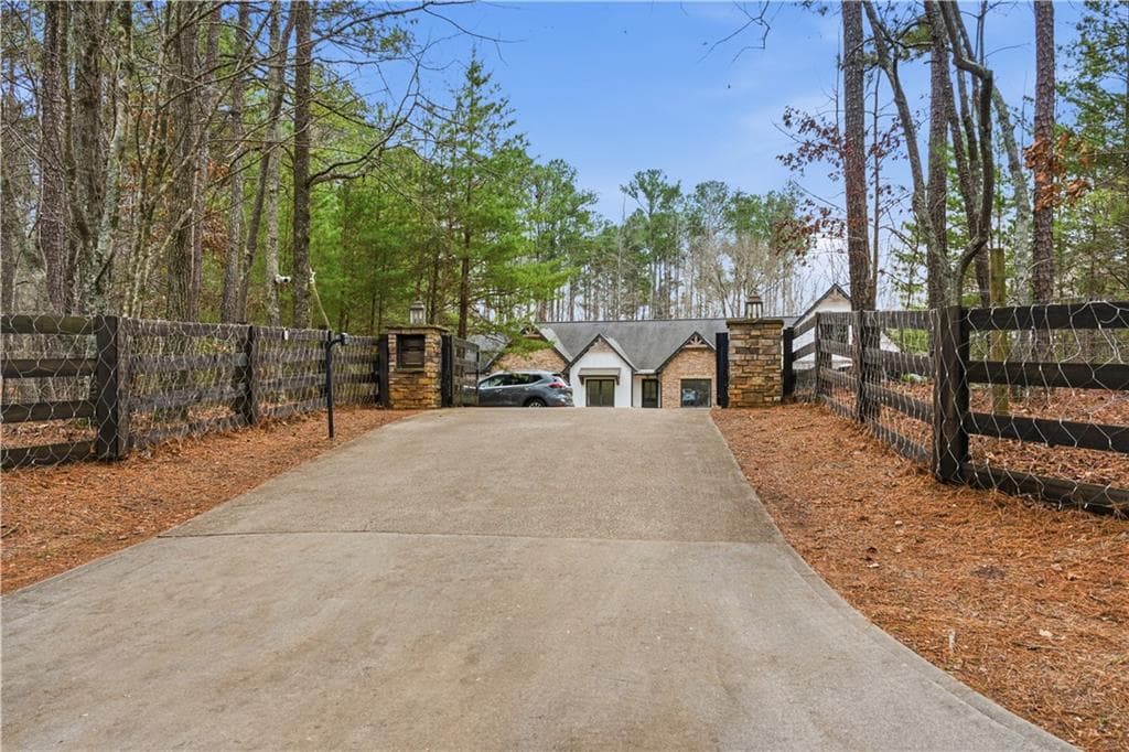 5 bedroom, 2 bathroom, 3,400 sq ft single family residence for sale at 635 Colbert Road, Dallas, GA 30132 — photo 3