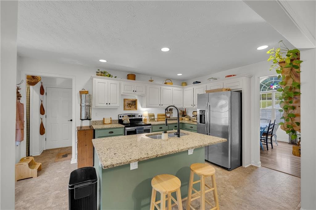 5 bedroom, 3 bathroom, 2,599 sq ft single family residence for sale at 1728 Riveredge Walk, Loganville, GA 30052 — photo 5
