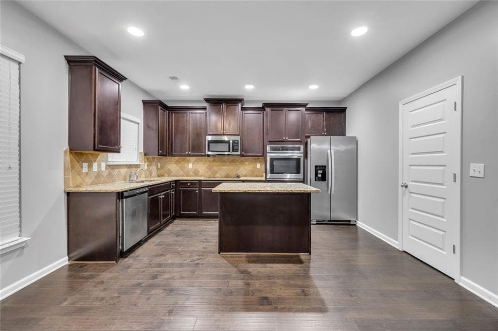 4 bedroom, 3 bathroom, 3,109 sq ft single family residence for sale at 121 Escalade Drive, Mcdonough, GA 30253 — photo 9