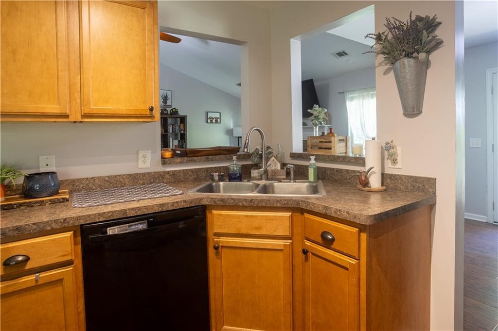 3 bedroom, 2 bathroom, 1,479 sq ft single family residence for sale at 243 Pine Tree Drive, Dawsonville, GA 30534 — photo 8