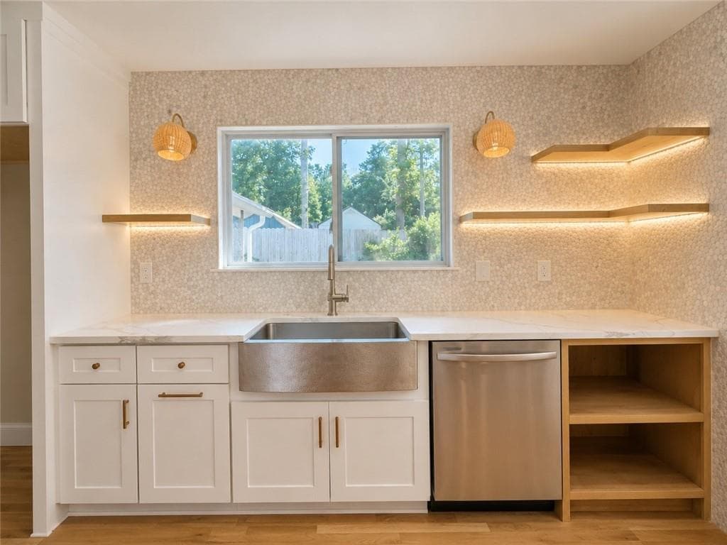 3 bedroom, 3 bathroom, 2,588 sq ft single family residence for sale at 2820 Lullwater Drive, Gainesville, GA 30506 — photo 7
