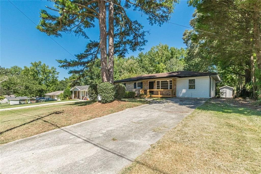 4 bedroom, 2 bathroom, 1,352 sq ft single family residence for sale at 6405 Kensington Court, Austell, GA 30106 — photo 2