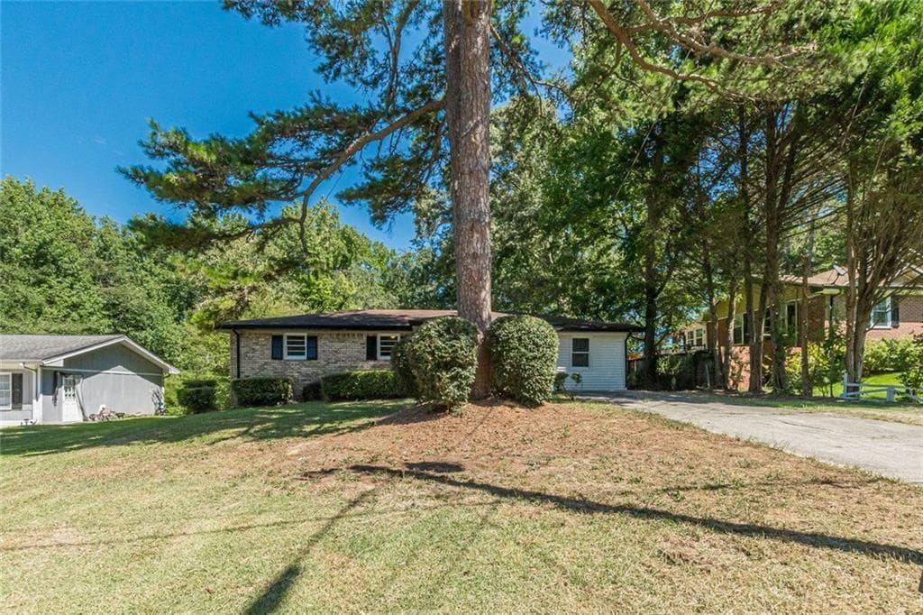 4 bedroom, 2 bathroom, 1,352 sq ft single family residence for sale at 6405 Kensington Court, Austell, GA 30106 — photo 3