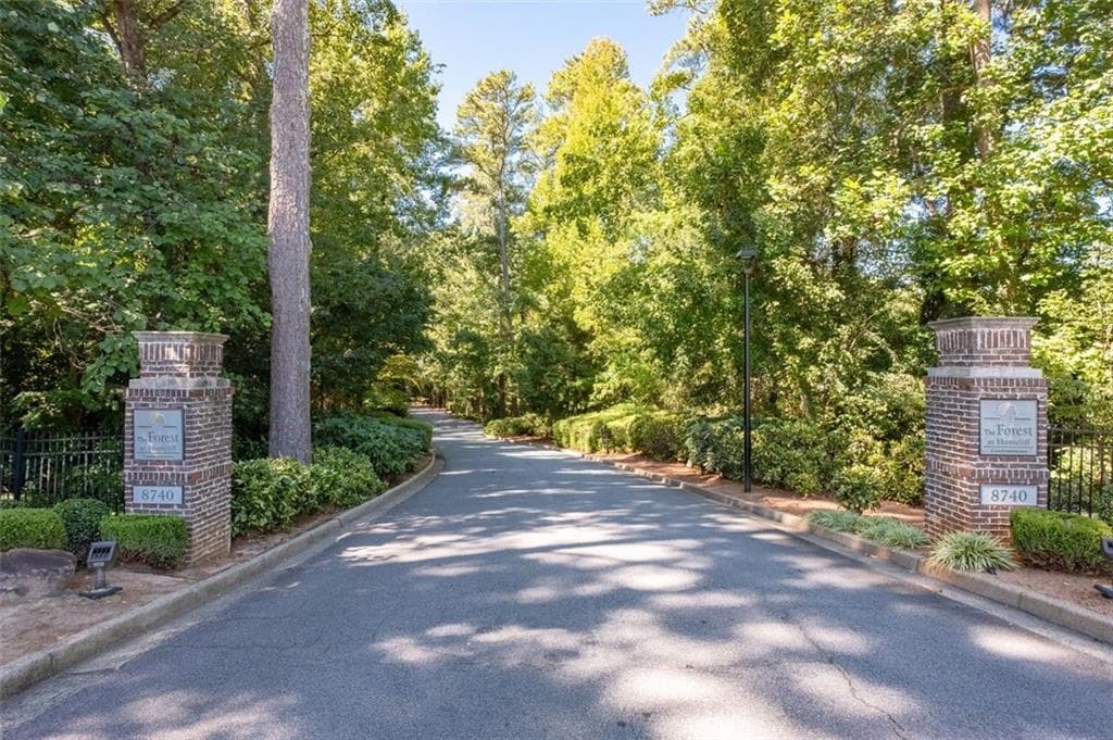 2 bedroom, 2 bathroom, 1,335 sq ft condominium for sale at 8740 Roswell Road 6D, Sandy Springs, GA 30350 — photo 2