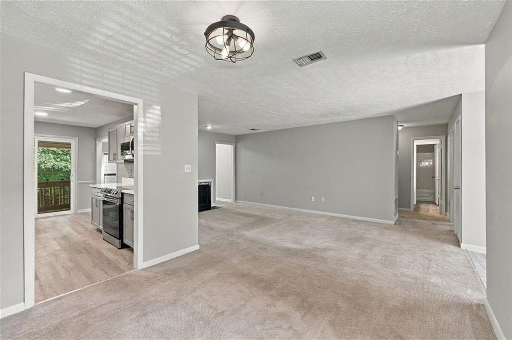 2 bedroom, 2 bathroom, 1,335 sq ft condominium for sale at 8740 Roswell Road 6D, Sandy Springs, GA 30350 — photo 8