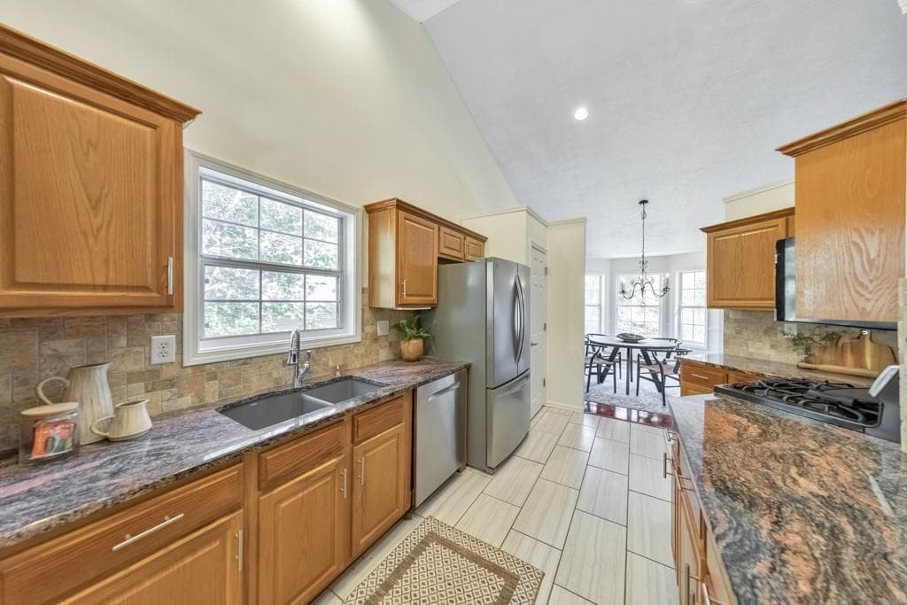 3 bedroom, 3 bathroom, 2,406 sq ft single family residence for sale at 2588 Kennesaw Springs Court, Kennesaw, GA 30144 — photo 5