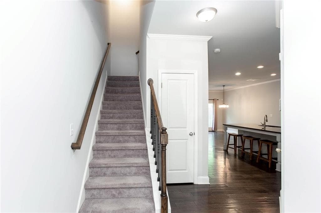 3 bedroom, 3 bathroom, 1,890 sq ft townhouse for sale at 4446 Greys Rise Way, Marietta, GA 30008 — photo 3