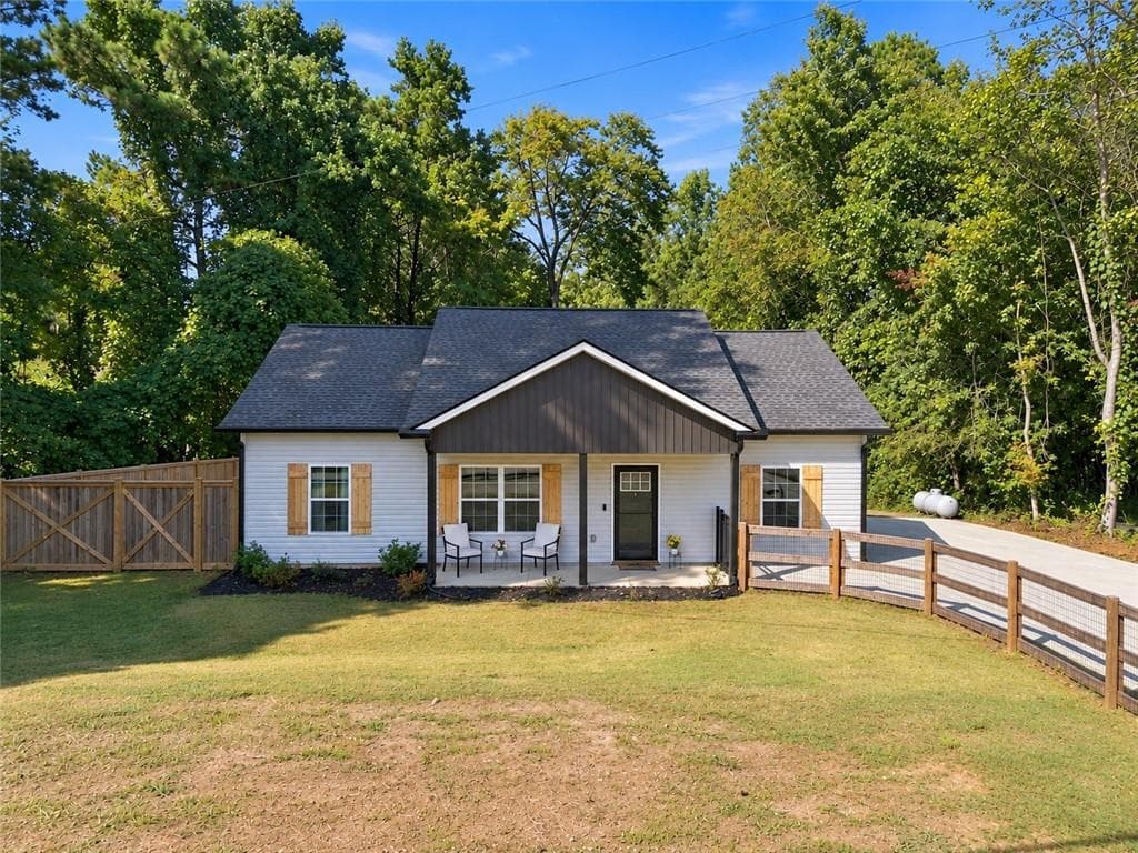 3 bedroom, 2 bathroom, 1,320 sq ft single family residence for sale at 372 Mcgarity Road, Temple, GA 30179