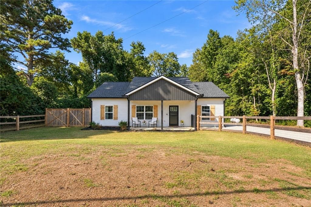 3 bedroom, 2 bathroom, 1,320 sq ft single family residence for sale at 372 Mcgarity Road, Temple, GA 30179 — photo 2