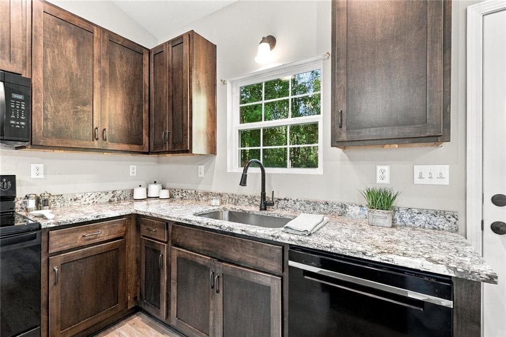 3 bedroom, 2 bathroom, 1,320 sq ft single family residence for sale at 372 Mcgarity Road, Temple, GA 30179 — photo 8
