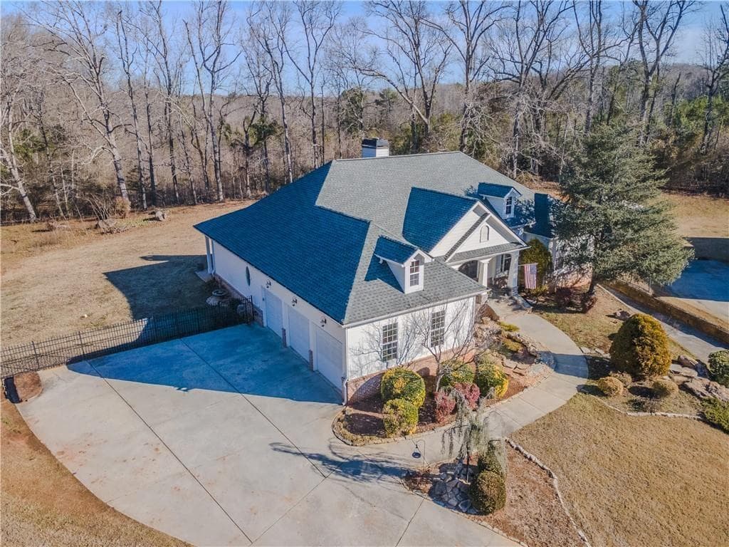 3 bedroom, 3 bathroom, 2,684 sq ft single family residence for sale at 410 Caldwell Lane, Hoschton, GA 30548 — photo 2