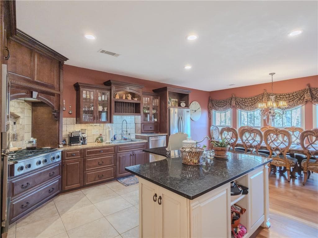 3 bedroom, 3 bathroom, 2,684 sq ft single family residence for sale at 410 Caldwell Lane, Hoschton, GA 30548 — photo 4