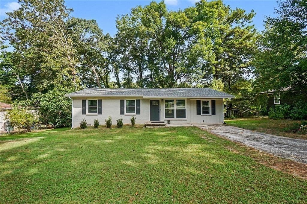 3 bedroom, 2 bathroom, 1,125 sq ft single family residence for sale at 2426 Woodland Drive, Kennesaw, GA 30152 — photo 3