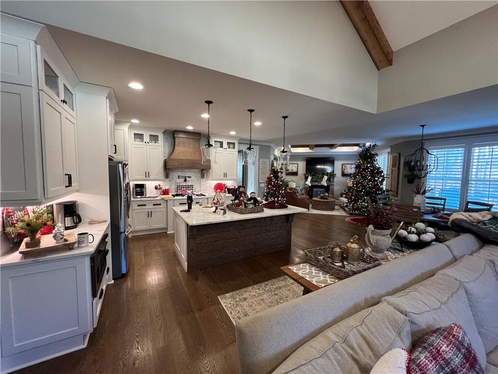 5 bedroom, 4 bathroom, 3,834 sq ft single family residence for sale at 6332 Granbury Walk, Acworth, GA 30101 — photo 3