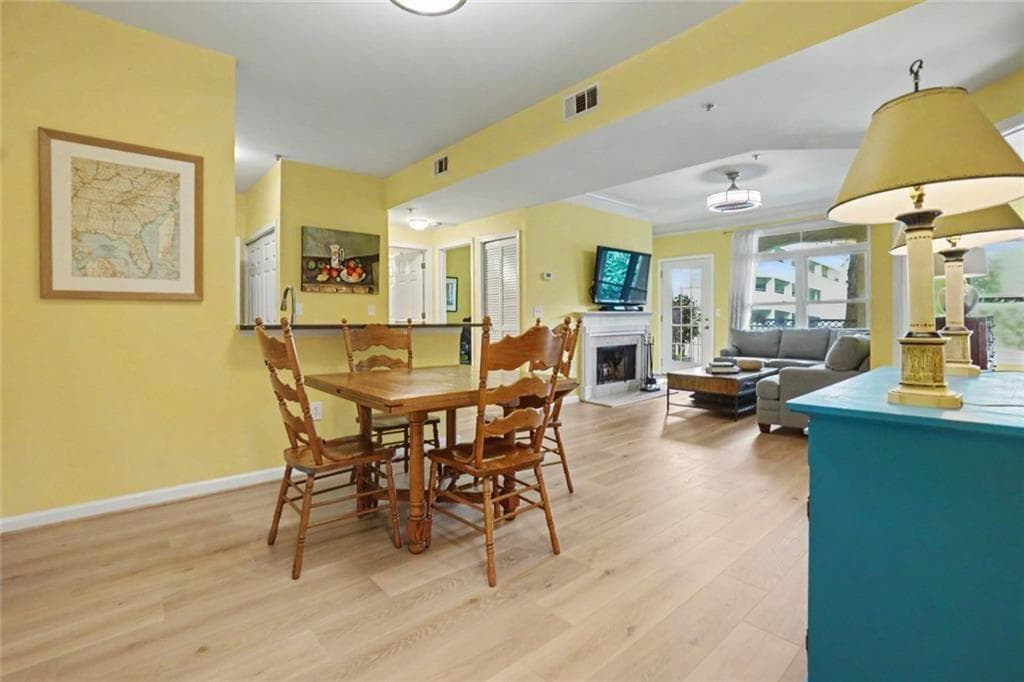 2 bedroom, 2 bathroom, 1,134 sq ft condominium for sale at 955 Juniper Street 4323, Atlanta, GA 30309