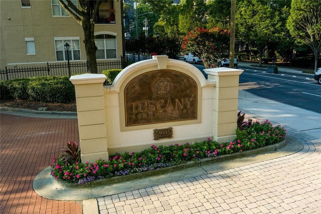 2 bedroom, 2 bathroom, 1,134 sq ft condominium for sale at 955 Juniper Street 4323, Atlanta, GA 30309 — photo 2