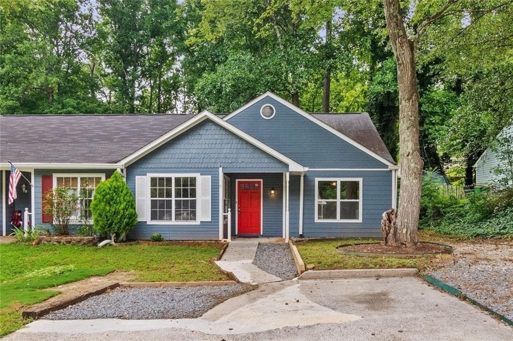 3 bedroom, 2 bathroom, 1,304 sq ft townhouse for sale at 5126 Farm Place Drive, Woodstock, GA 30188