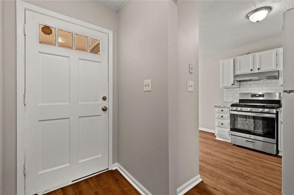 3 bedroom, 2 bathroom, 1,304 sq ft townhouse for sale at 5126 Farm Place Drive, Woodstock, GA 30188 — photo 5