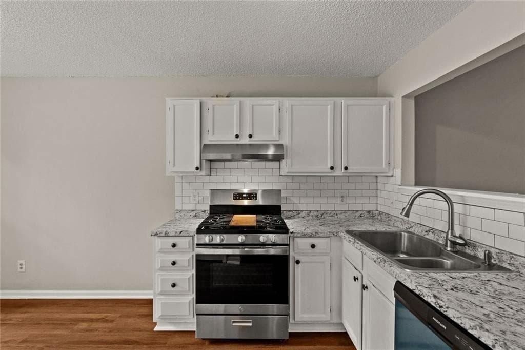 3 bedroom, 2 bathroom, 1,304 sq ft townhouse for sale at 5126 Farm Place Drive, Woodstock, GA 30188 — photo 6