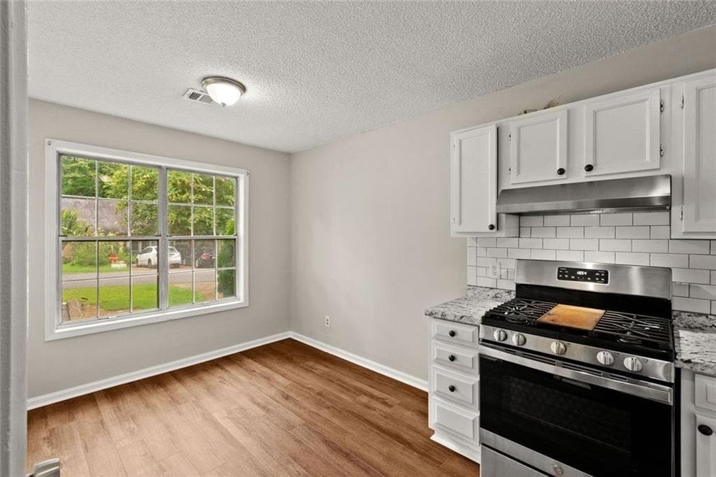 3 bedroom, 2 bathroom, 1,304 sq ft townhouse for sale at 5126 Farm Place Drive, Woodstock, GA 30188 — photo 7
